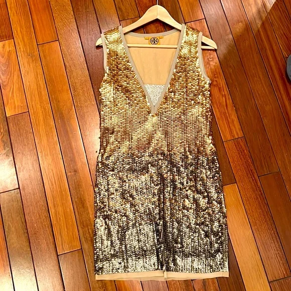 Beautiful & fun Tory Burch gold sequin ombr cocktail dress! Size Xs.